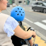 横断歩道で自転車にまたがった人